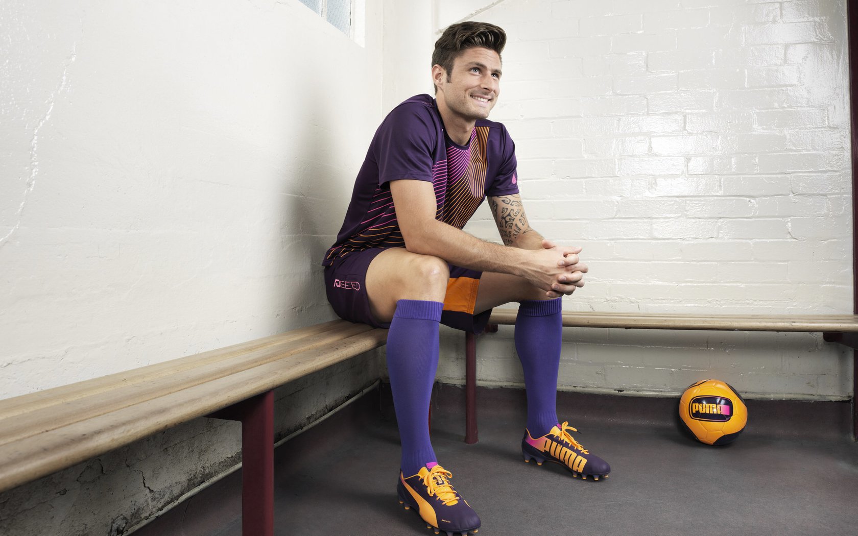 开云体育移动版-_国际教练交流大会：新战术与训练理念分享_，战术训练营