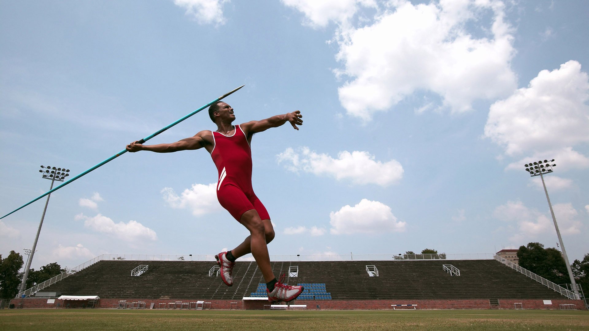 青少年“梦想之桥”边疆体育援建项目在新疆成功推进，援助青训产业链